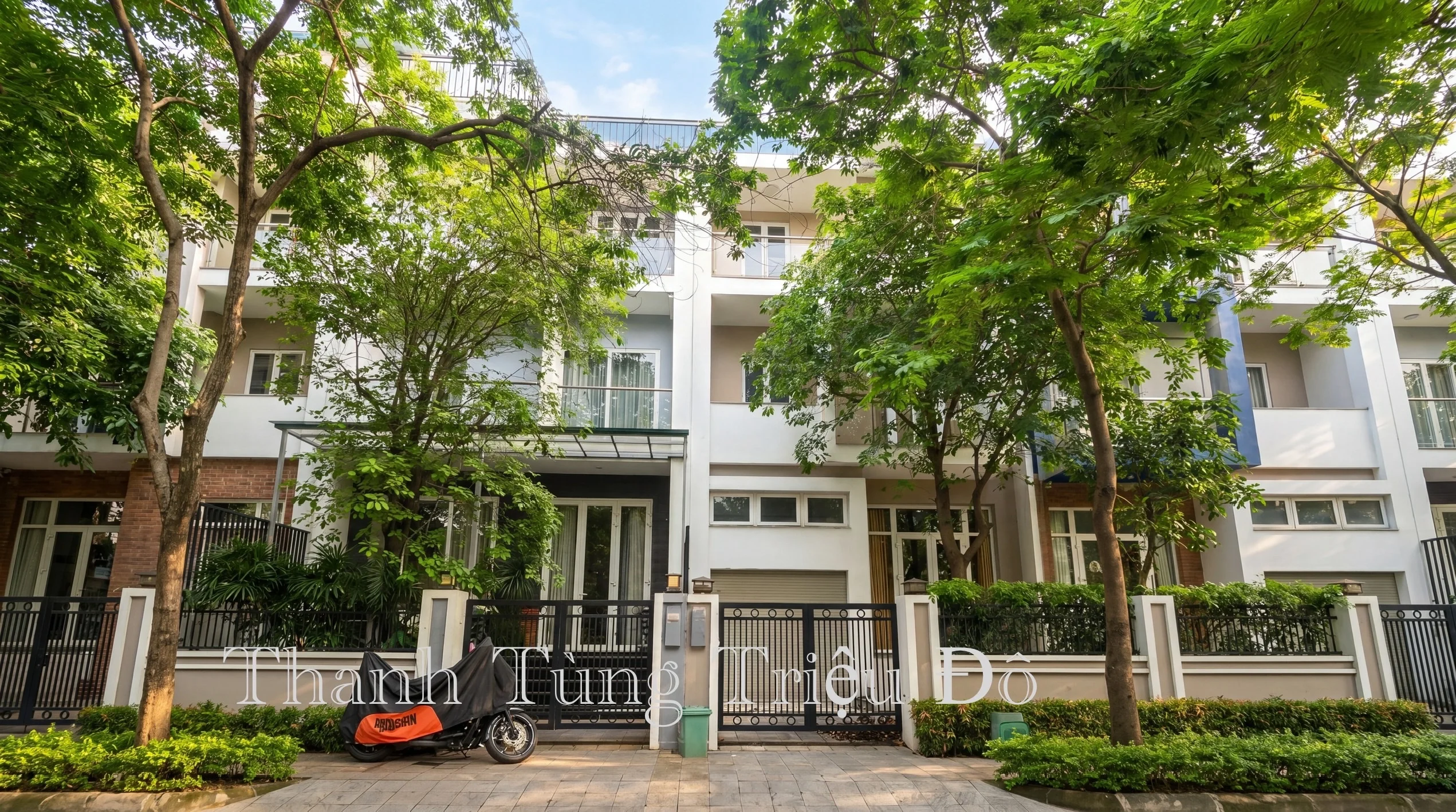 day-nha-pho-lien-ke-mai-mansard-hoang-gia-ciputra-thanhtungtrieudo.webp